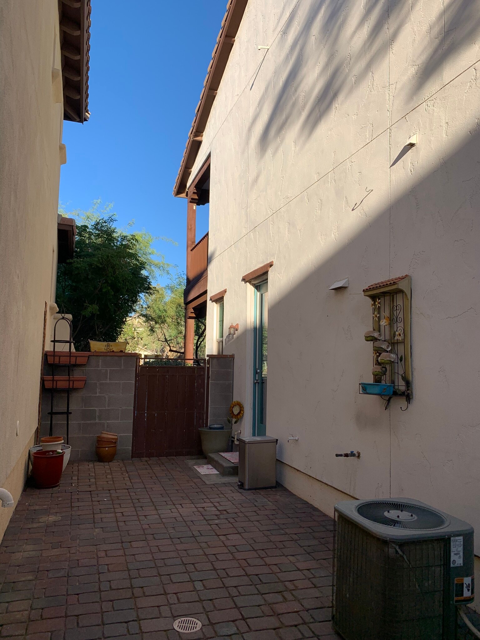 Building Photo - 2893 N Claire Dr