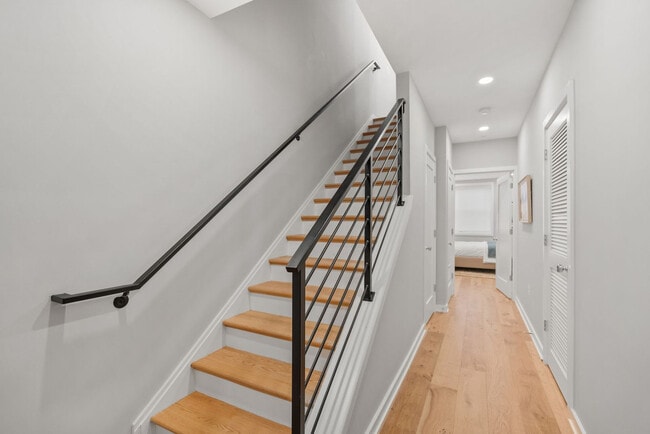 Building Photo - 418 D St SE