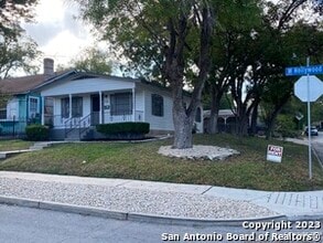 Building Photo - 522 W Hollywood Ave
