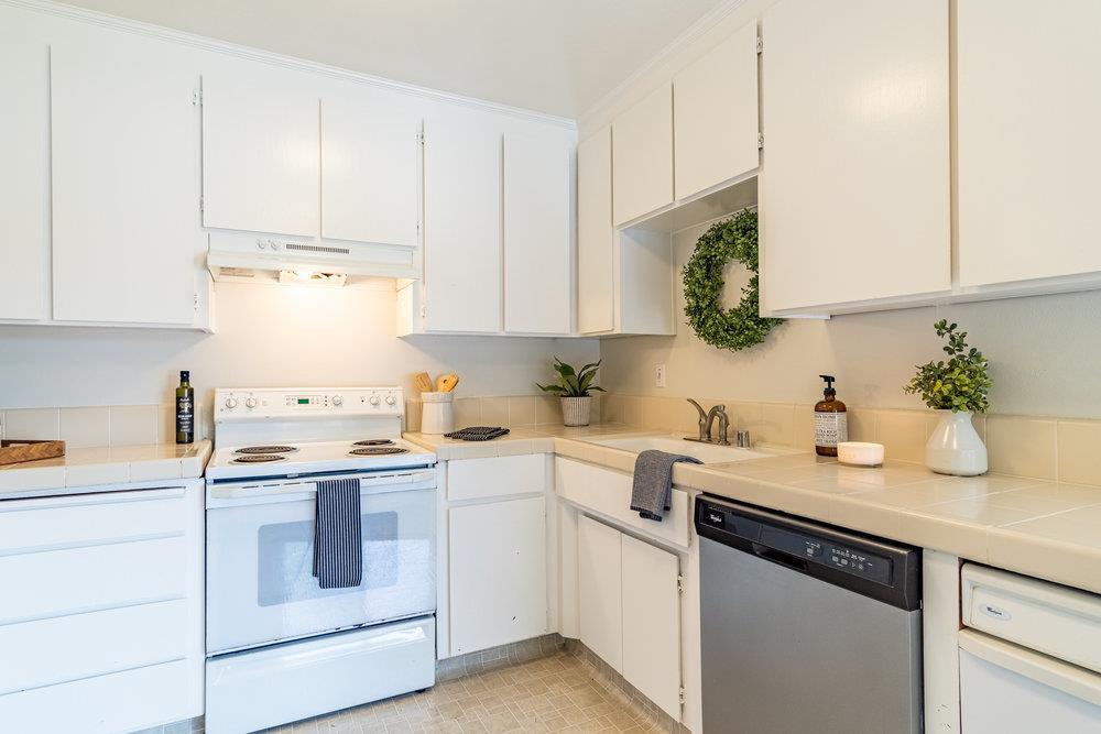 Building Photo - 870 Park Ave