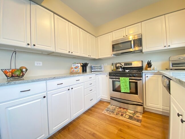 Building Photo - 1949 Governors Ln