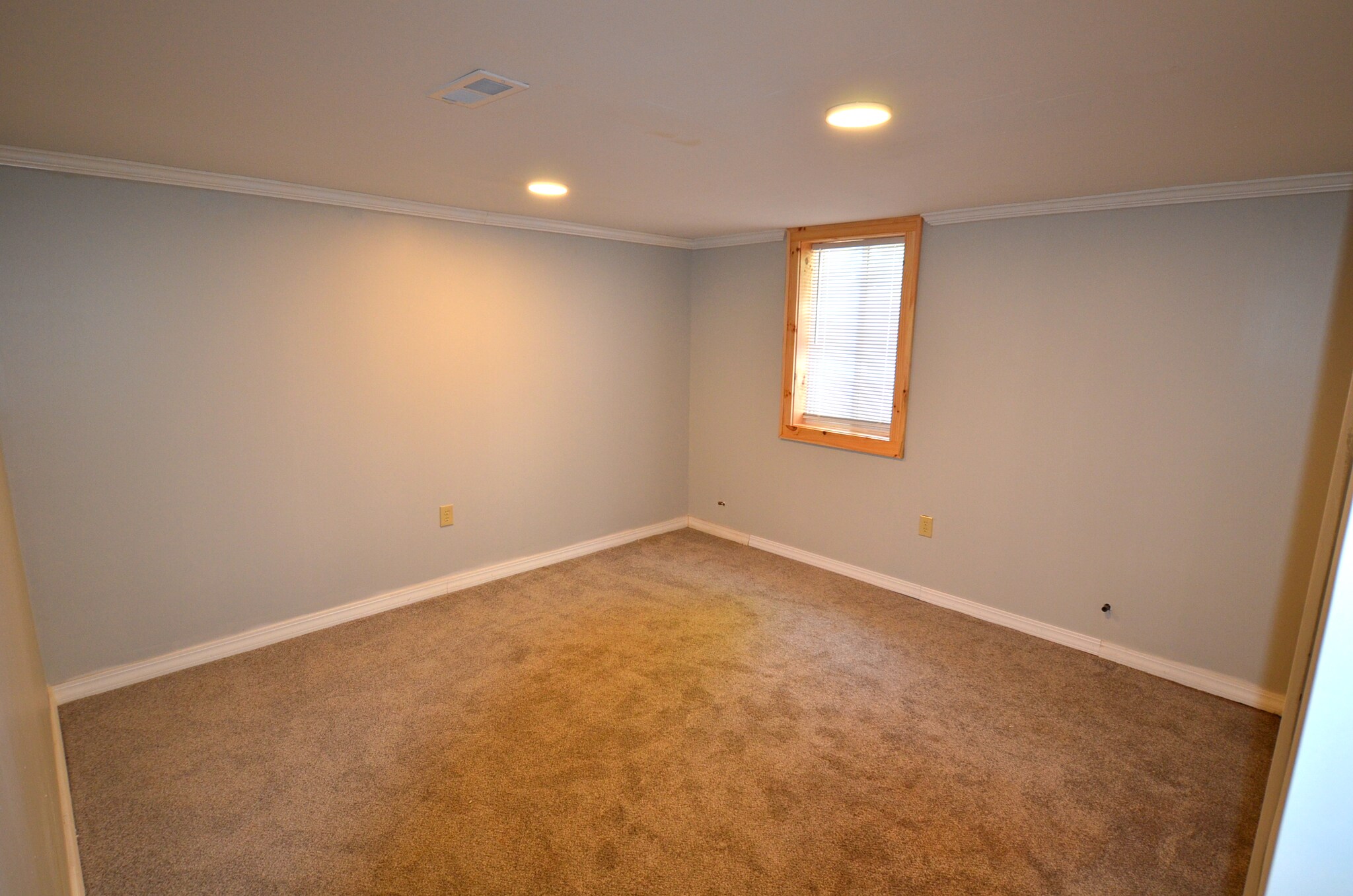 Building Photo - 52 Carol Ln