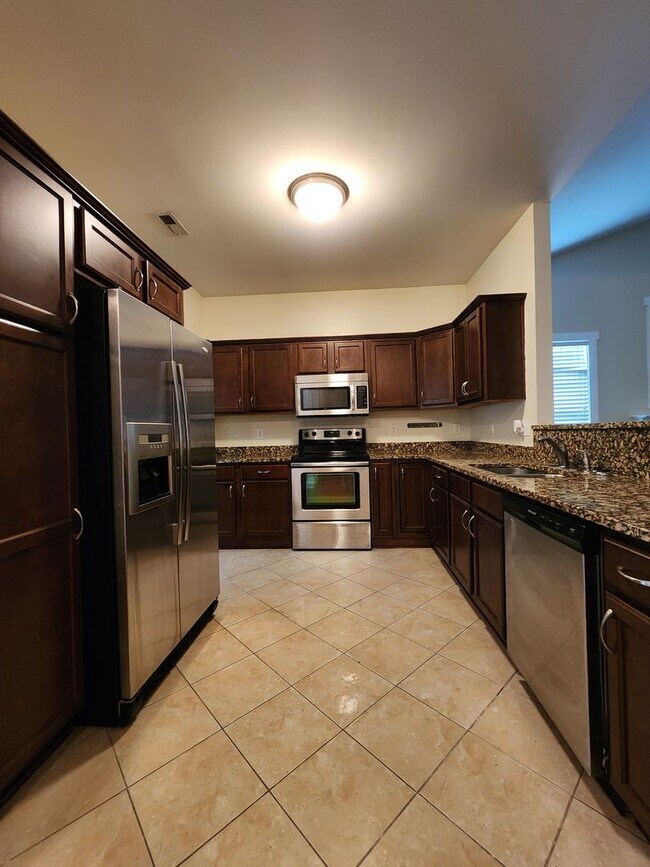 Building Photo - 3 Bedroom home with an upstair bonus room ...