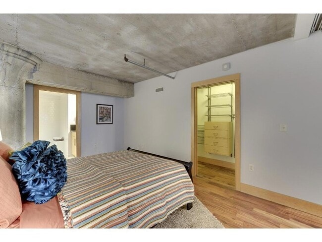 Building Photo - 525 N 3rd St