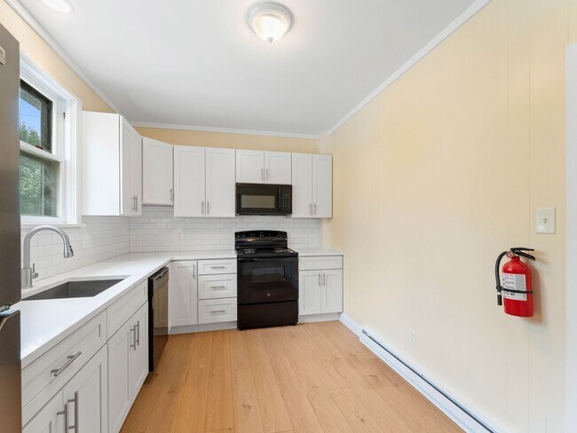 Building Photo - Spacious Updated Home with Modern Finishes in Mickleton