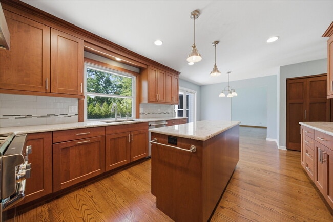Building Photo - Spacious 4-Bedroom Home with Finished Basement and Modern Upgrades in Grayslake