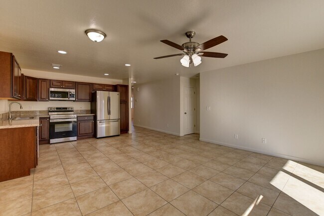 Building Photo - 3013 N Corrine Dr