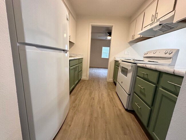 Building Photo - 3 Bedroom Cornelius Duplex, with Lots of U...
