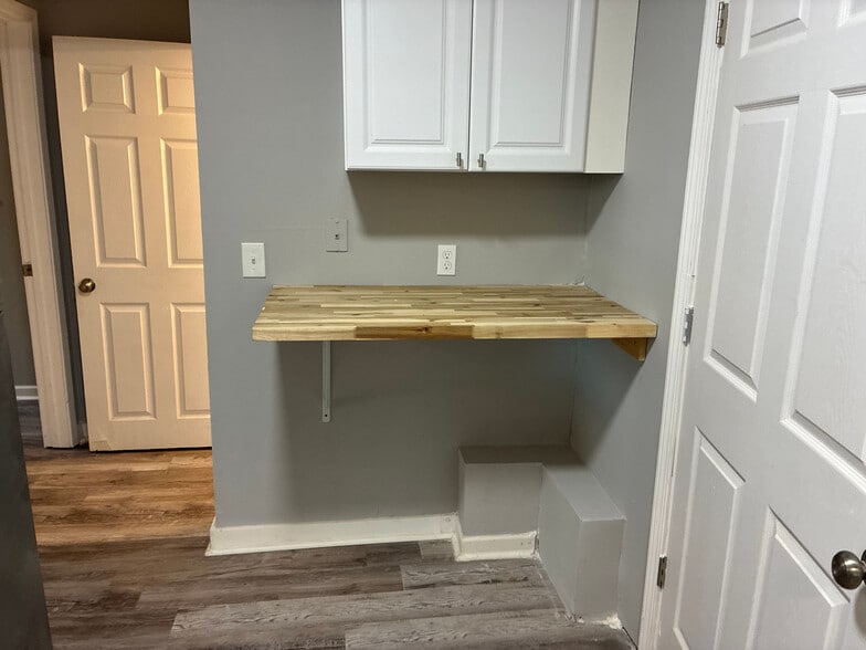 Building Photo - Room in Duplex on W Strickland St