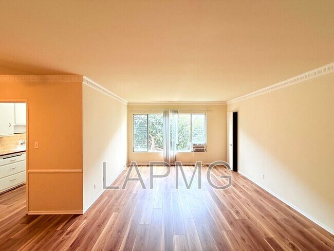 Building Photo - 356 Hayworth Ave