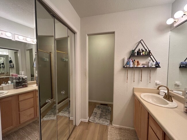 Building Photo - 1347 E Parkway Dr