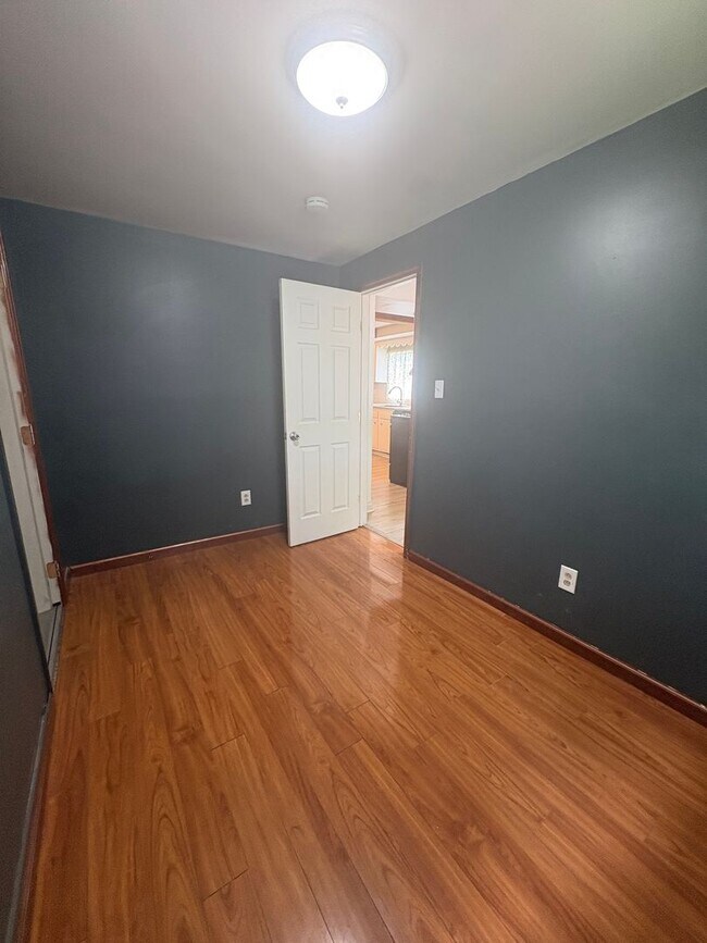 Building Photo - 499 2nd St