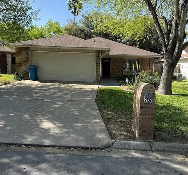 Building Photo - 137 Mynah Ave