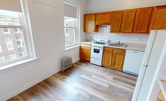 Building Photo - 9/1 No Fee! spacious studio w/updated eat in kitchen near B/C/D trains