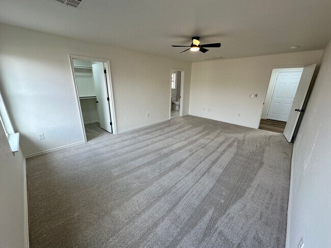 Building Photo - Beautiful 3bed/2bath House Available Near Tinker and Oklahoma Heart Hospital!