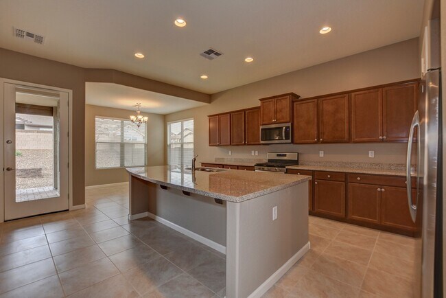 Building Photo - Beautiful custom home in The Dells!
