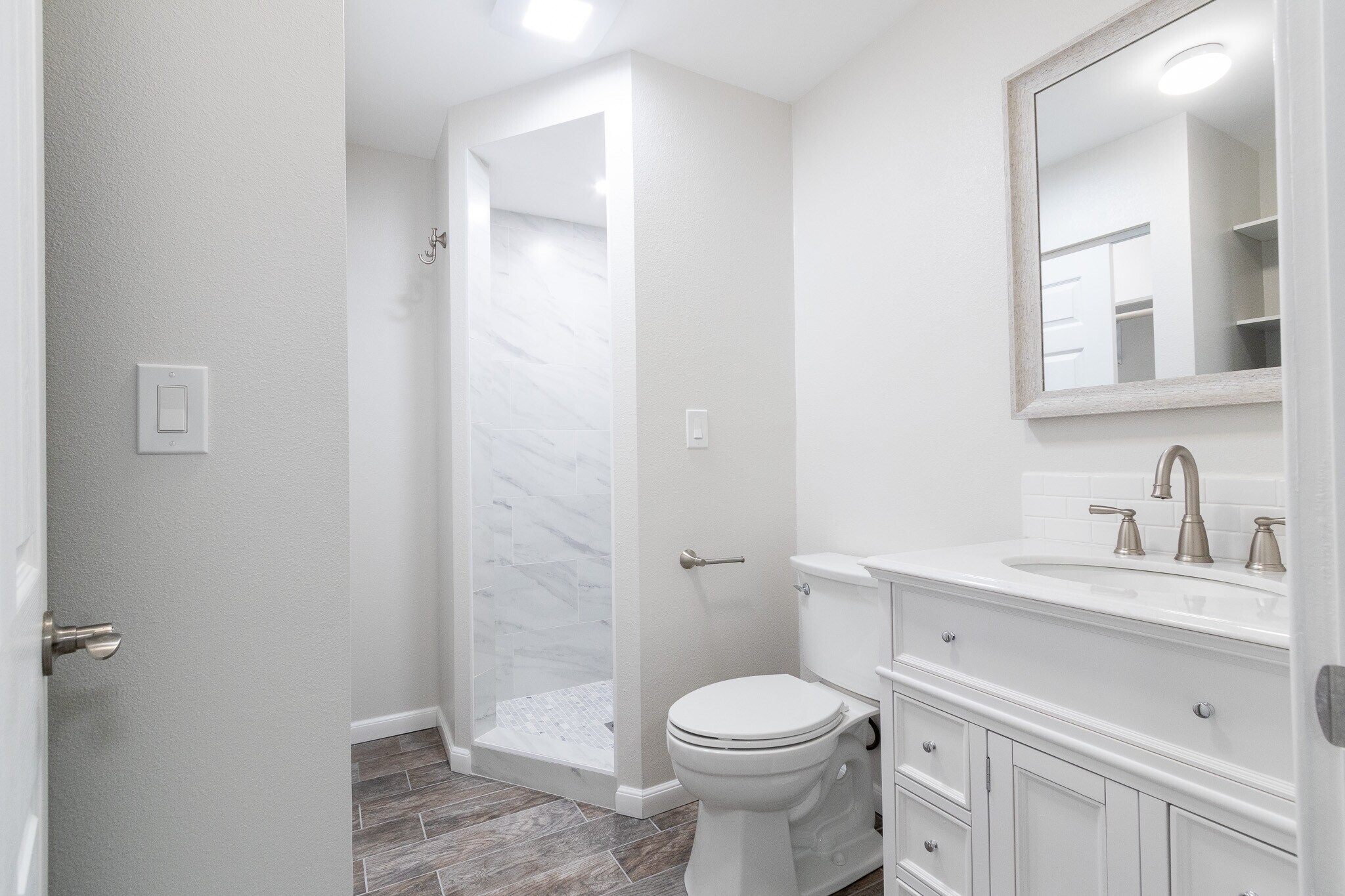 Building Photo - 582 Douglas St