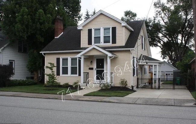Building Photo - 262 F St