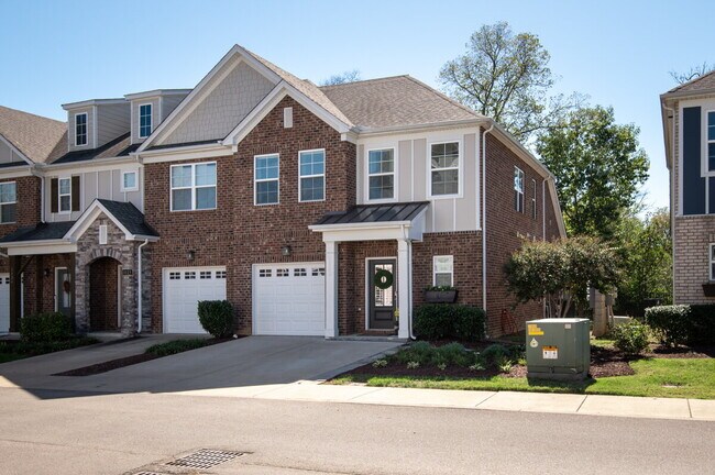 Building Photo - Spacious 3BR End-Unit with Main-Level Primary & Office