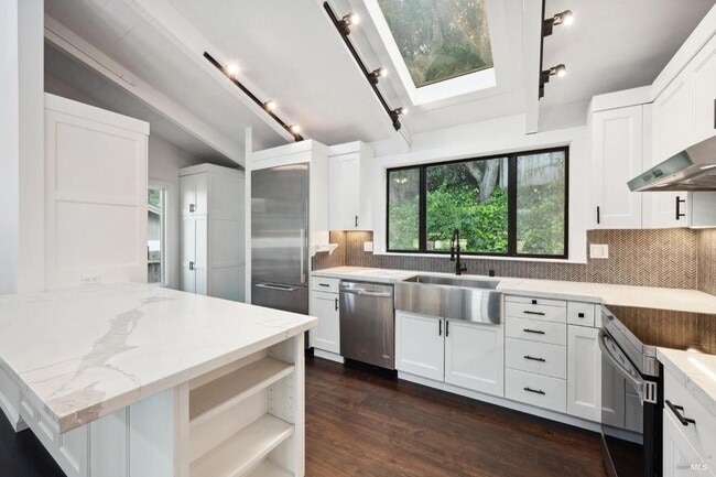 Building Photo - 31 Antilles Way