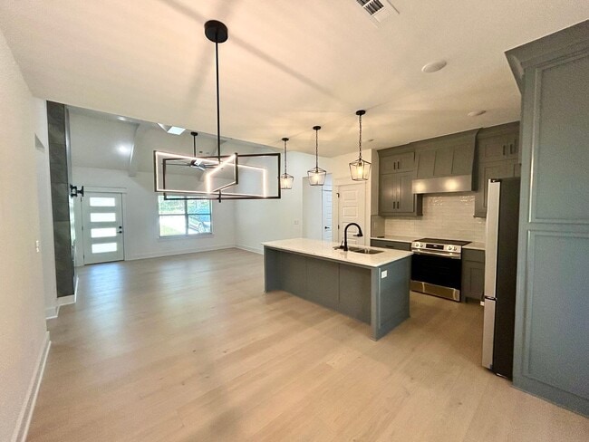 Building Photo - 23 Lockerbie Cir