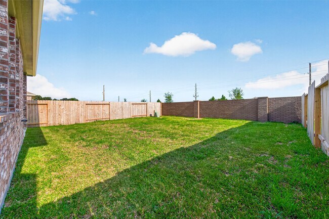 Building Photo - 23639 Red Rowan Ln