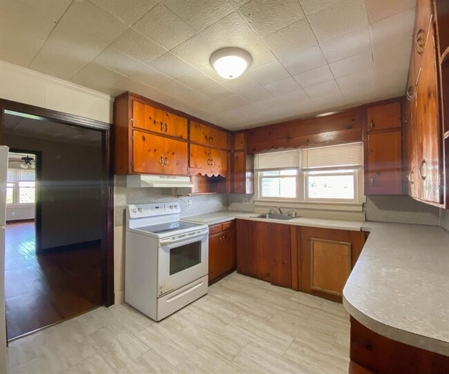 Building Photo - 830 N Combee Rd