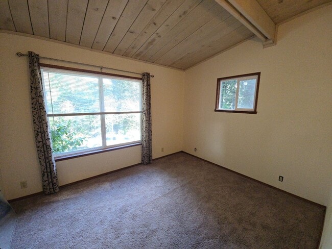 Building Photo - 3BD Sunny Brae home nestled in the Redwoods!