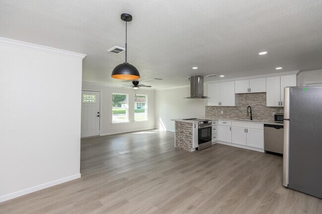 Building Photo - 5260 Landry Ln