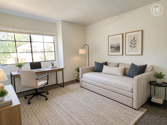 Building Photo - Spacious 3 bedroom, 2.5 bath duplex with private backyard for rent