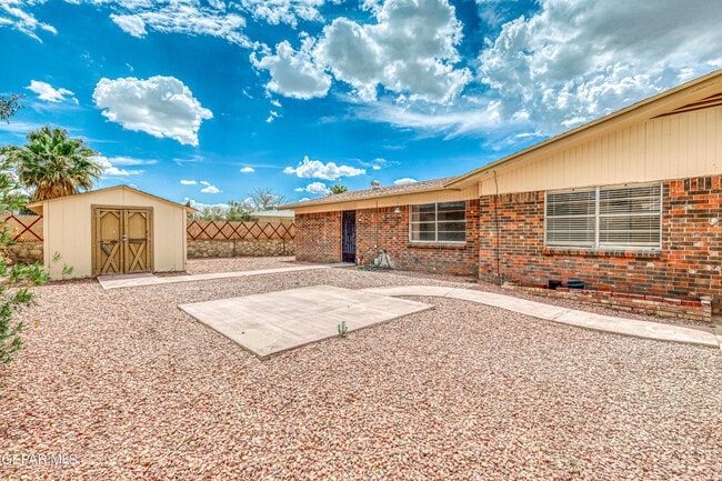 Building Photo - 3008 Gaston Dr