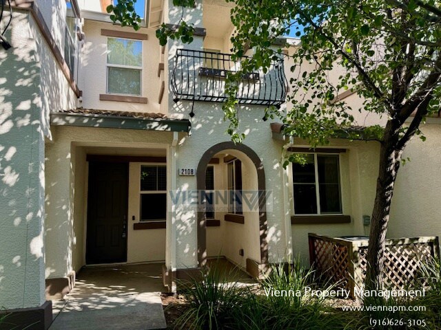 Building Photo - 2108 Las Palomas Loop