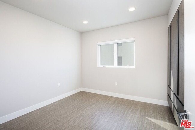 Building Photo - 837 S Harvard Blvd