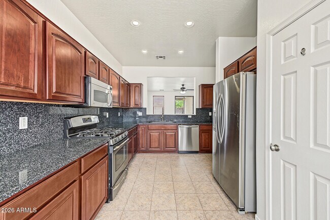 Building Photo - 15398 W MacKenzie Dr
