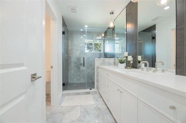 Building Photo - 10819 Oasis Dr