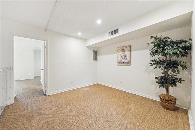 Building Photo - 1330 Augusta Dr