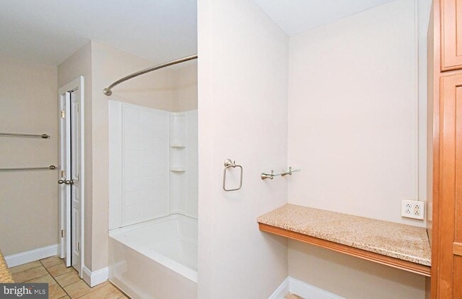 Building Photo - 778 Starr St