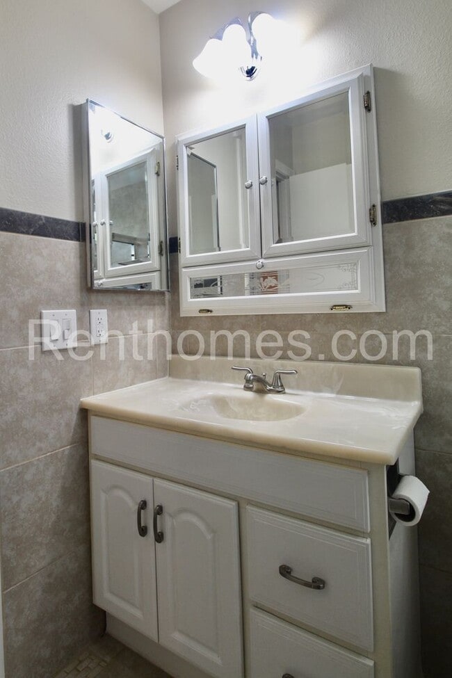 Building Photo - 13744 Fairgate Dr