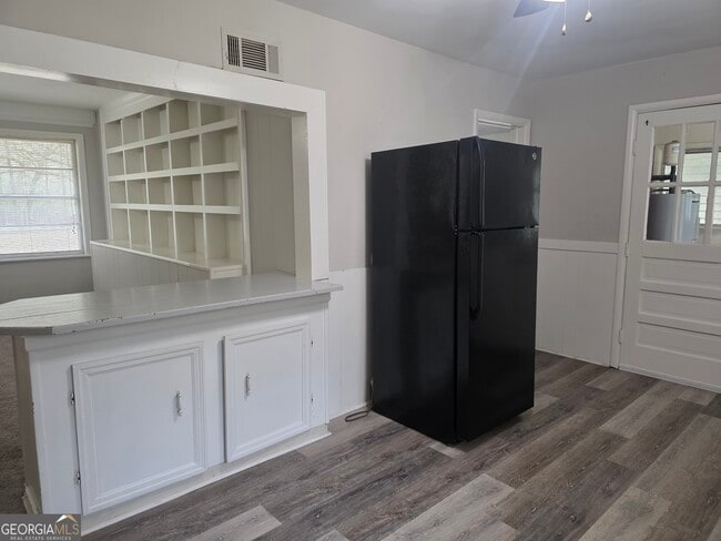 Building Photo - 583 Mill Pond Rd