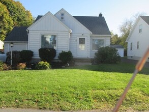 Building Photo - 118 Maxwell Ave