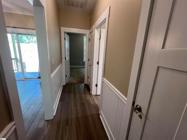 Building Photo - 103 Angler Dr