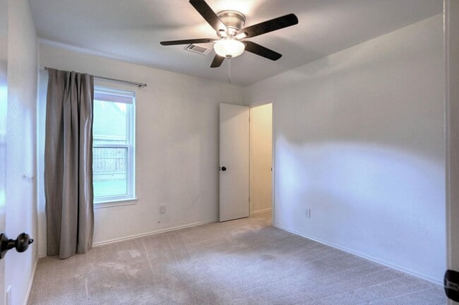 Building Photo - 9859 Meadow Bend Ln