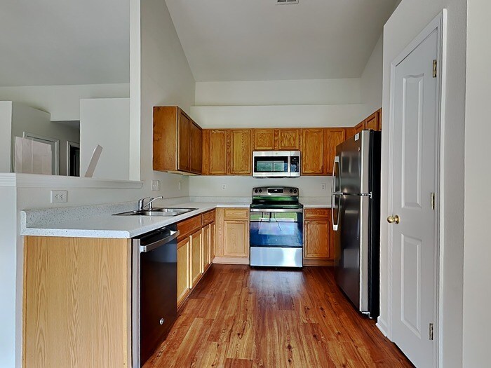 Building Photo - 730 Almora Dr
