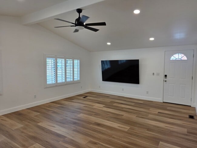 Building Photo - Beautifully remodeled 3 bed/2 bath Manufac...
