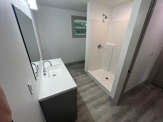 Building Photo - 424 N Clay St