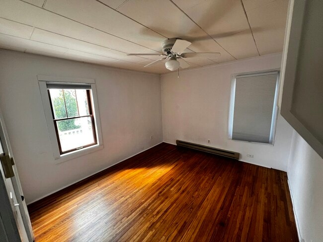 Building Photo - 1613 Hillcrest Dr