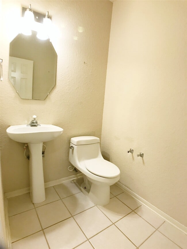 Building Photo - 6323 Sunset Cove Ln