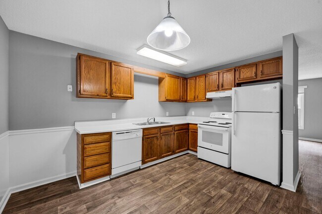 Building Photo - 2660 White Oak Ln