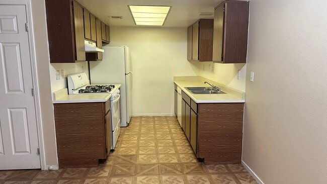 Building Photo - 425 N Lamb Blvd
