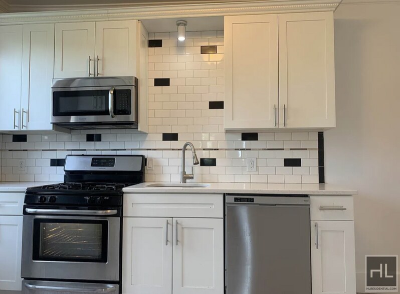 Building Photo - 2401 Ditmars Blvd